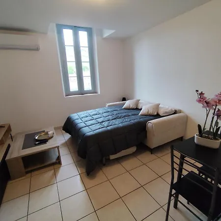 Appartement Vue Sur Les Remparts De La Cite Medievale -clim-4pers